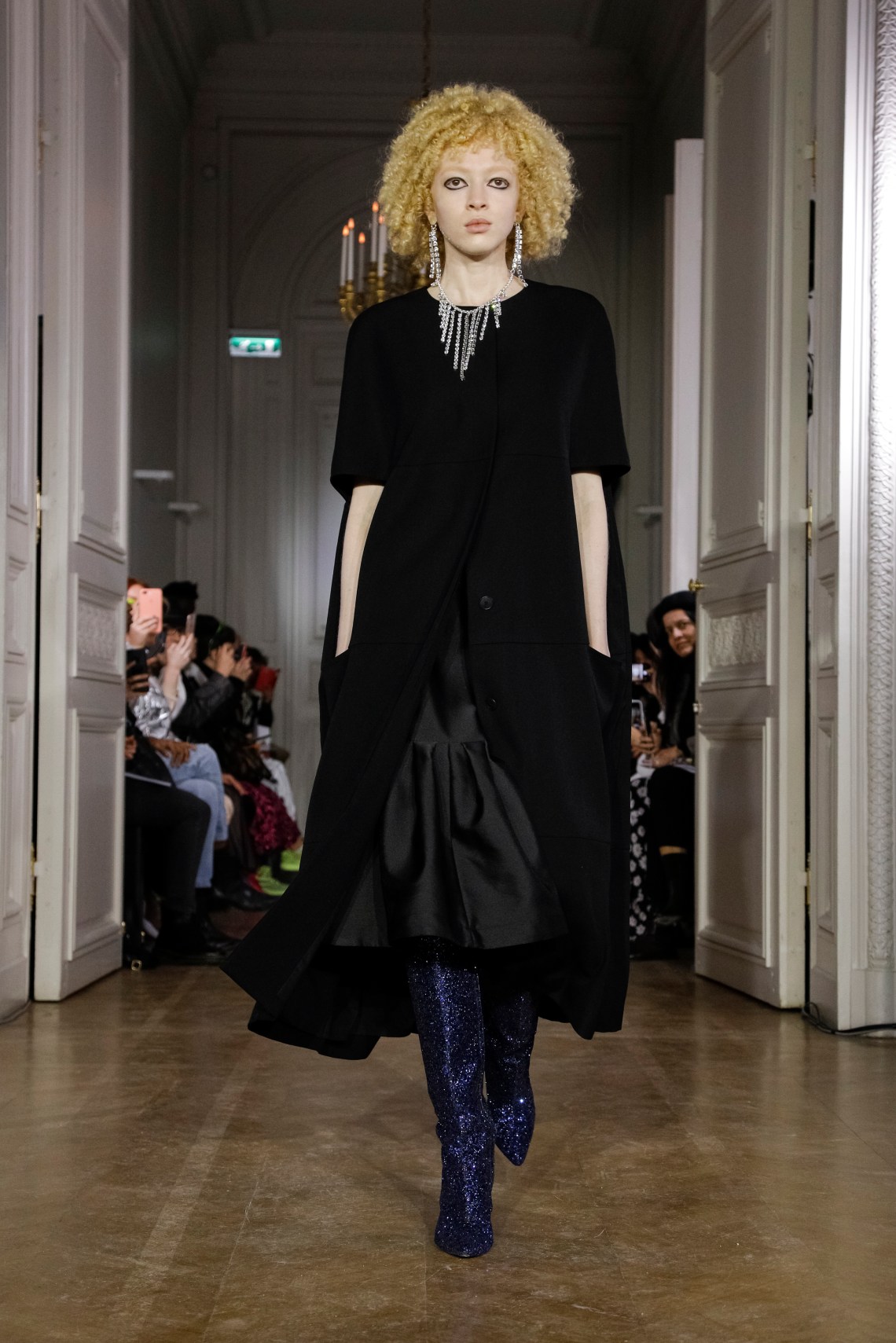 Lutz_Huelle_FW19_Look_01.jpg