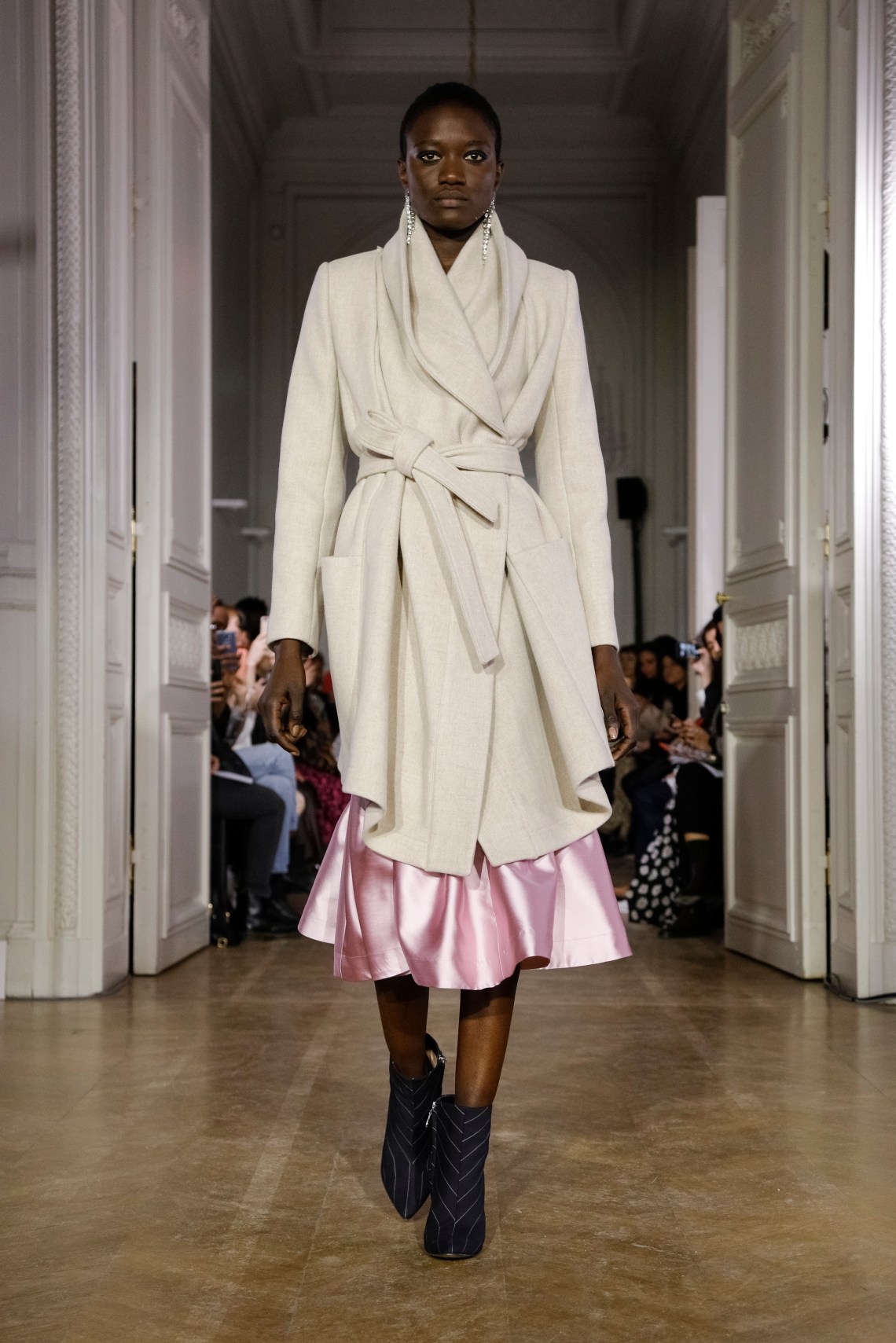 Lutz_Huelle_FW19_Look_04.jpg